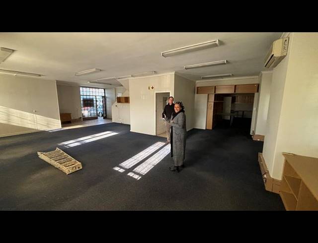 BUSINESS PROPERTY TO RENT IN FORESHORE